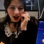 彼女のパンツにローター入れてレストランで “ON” にしてみたww