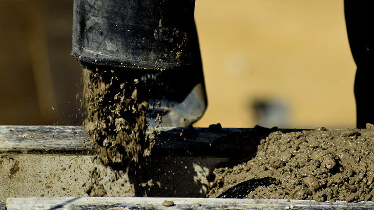 建設反対の男がその場から動かなかった結果 → コンクリに埋められる。