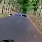 【閲覧注意】道路に横たわる人の死体 → そのまま通り過ぎる人々。