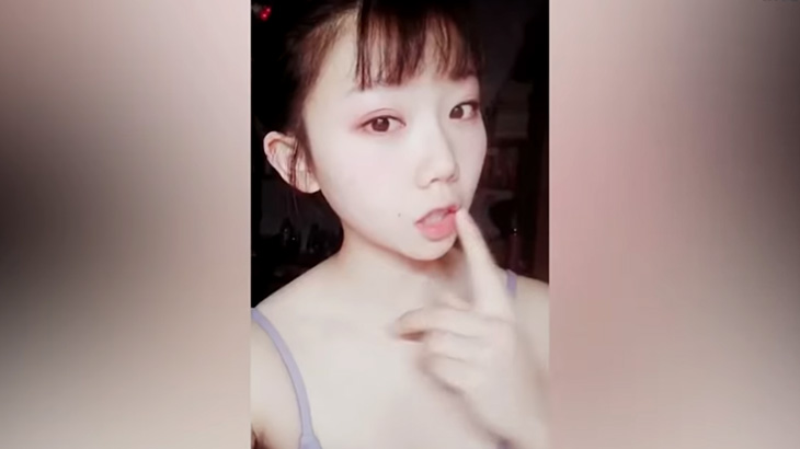 22歳でロリ顔ボディビルダーの女の子、”アリ” だと話題に