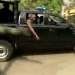 【閲覧注意】警察官、カメラの前でカッコつけようとした結果･･･。