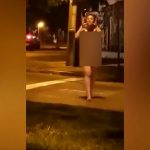 全裸の女が道路でオ●ニーしてるんだけど･･･。