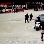 道路で “オシッコ” していた幼女、とんでもないことに･･･。