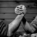 腕相撲ってたまに “こういうこと” 起きるから怖い・・・。