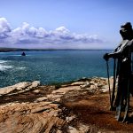 【衝撃映像】あまりにも不可解な死亡事故。立ったまま絶命した男。