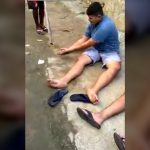 【閲覧注意】泥棒を棒で叩き、骨を折りまくるグロ動画がエグい･･･。