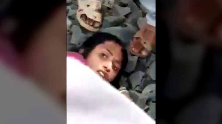 【閲覧注意】線路に横たわる女の子、足が “とんでもないこと” に･･･。