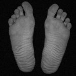 自分の足を “飼い犬に食わせる” とかヤバすぎない･･･？