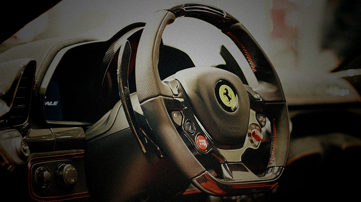 【閲覧注意】フェラーリに乗った2人の美女、事故って “とんでもない姿” に･･･。