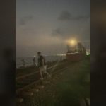 【閲覧注意】電車に轢かれた男、”電車に気付かなすぎ” だと話題に。