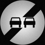 【衝撃映像】対向車が来てるのに “追い越し” する奴はマジでやめろ・・・。