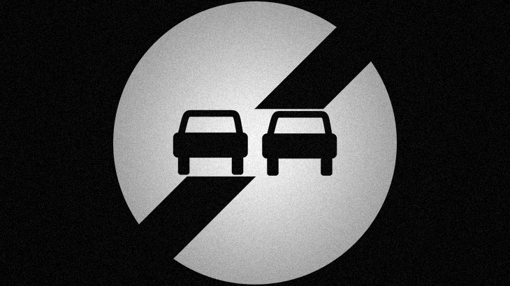 【衝撃映像】対向車が来てるのに “追い越し” する奴はマジでやめろ・・・。