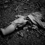 【超！閲覧注意】トラックに轢かれた女性、ありえない身体になってしまったグロ動画･･･。