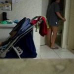 夫がベビーシッターとセ●クスしてた → それを見た妻は銃を取り出して･･･。