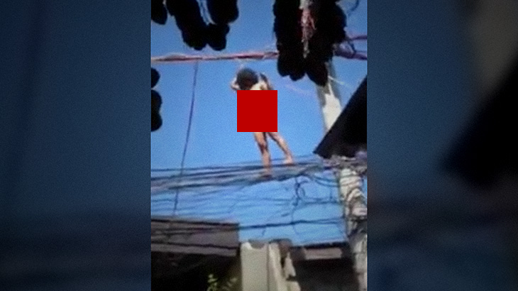 【閲覧注意】ドラッグでイカれてしまった全裸の女、電柱に登り “こうなる” →