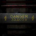 【閲覧注意】建設現場の足場で何か燃えてる → 近づいてみるとソレは･･･。