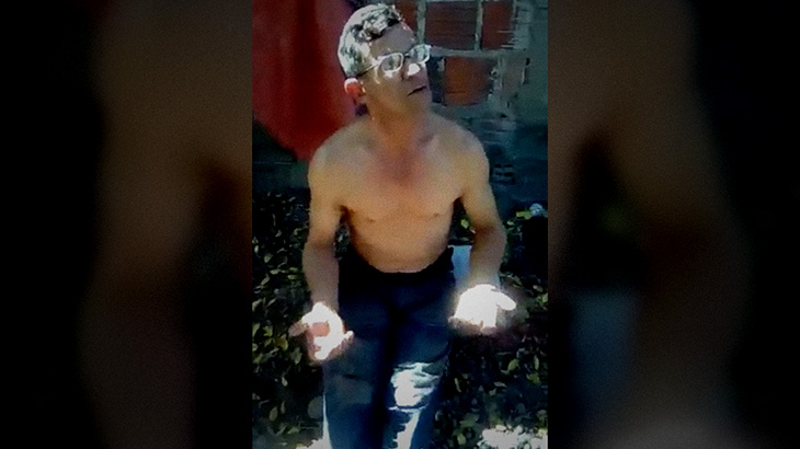 貧民街の闇。盗みを働いた男への制裁がエグい･･･。