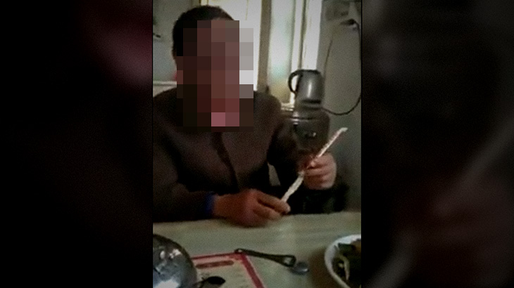 【閲覧注意】中国で “ありえない顔” を持つ男性を撮影したグロ動画･･･。