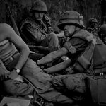 【閲覧注意】1968年のベトナム戦争で負傷した人を撮影したグロ動画。