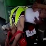 【閲覧注意】バイクに乗った親子がバスに衝突し、”息子だけが” 生き残ってしまう。