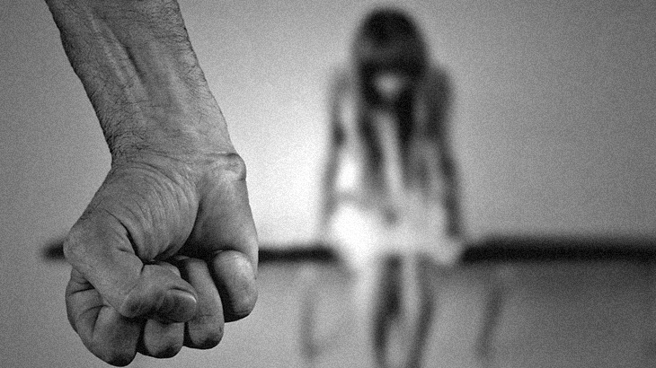 【衝撃映像】父親から虐待を受ける “12歳の女の子”、屋上から飛び降りてしまう。