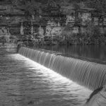 【衝撃映像】ボートが転覆し、人間が “ダムに沈んでいく” 映像が怖すぎる･･･。