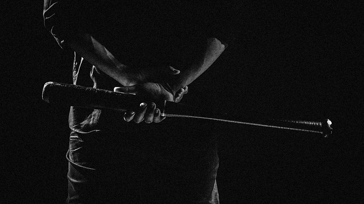 隣に住んでる男が “飼い犬を殺してる” んだけど･･･。