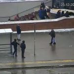 【衝撃映像】地下鉄の階段登ってたら “バスが突っ込んでくる” なんて普通おもわないだろ･･･。