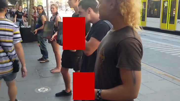 【閲覧注意】”アンチ菜食主義” の団体、”生の肝臓” を食べて抗議活動。