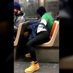 家まで待てない系カップル、電車内で “手マン” と “フェラ” 開始。