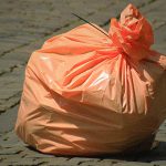 【閲覧注意】道端に “怪しいビニール袋” が･･･。中に入っていたのはなんと･･･。