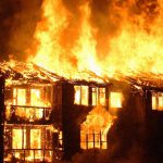 火災が発生したアパートのベランダで “徐々に焼かれていく” 人間の姿が怖すぎる･･･。