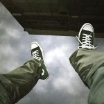 【閲覧注意】飛び降り自殺した男、2人の女性を巻き込んで死亡。