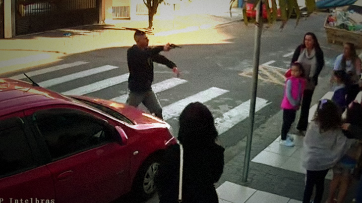 【衝撃映像】ブラジルのお母さん、強い。