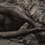 【閲覧注意】このホームレスの足、ヤバいことになってるグロ動画･･･。