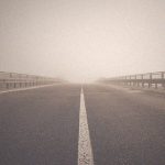 【閲覧注意】橋の上での事故現場。ガードレールに “挟まってしまった” グロ動画･･･。