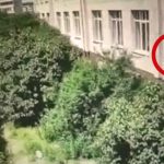 幼稚園の先生、2歳の女の子を窓から落としてしまう･･･。