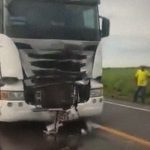 【閲覧注意】バイクとトラックの “衝突事故” 現場、もうメチャクチャ･･･。