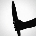 【閲覧注意】男が路上で女の頭を “包丁で刺しまくってる” グロ動画･･･。