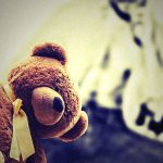 女児をレ●プした男、リンチされア●ルに “鉄の棒を突っ込まれる” 因果応報。