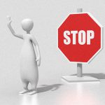 検問中、”停車しなかったトラック” に轢かれてしまう作業員。