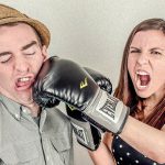 女さん「どうせこいつ手出さんだろうから殴りまくったろ！」→ フルスイングで殴られる。