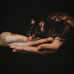 【閲覧注意】ネズミを食べる中国、大量のネズミを “下処理” するグロ動画。