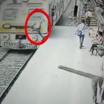 電車で “エクストリーム自殺” をはかる男性が撮影される。