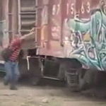 【閲覧注意】”電車に乗り込もう” とした男性が転んでしまった結果･･･。