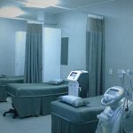 【衝撃映像】まさか病院で “襲撃される” なんて思わないよな･･･。