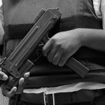 【閲覧注意】警察に撃たれた麻薬の売人、”とんでもない姿” になってしまったグロ動画。