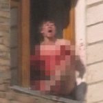 【閲覧注意】自分の体をナイフで刺しまくる男のグロ動画が怖すぎる･･･。