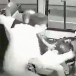 バスの乗客の中に “こんな奴” いたら怖すぎる･･･。