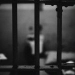 【閲覧注意】4人の囚人、”強制セックス” させられるという洗礼を受ける。